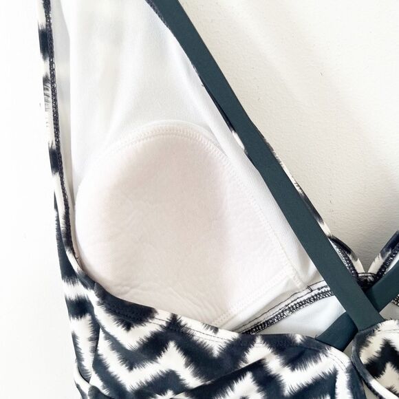 NWOT Liz Lange Maternity Grey White Chevron Print One Piece Swimsuit - Picture 9 of 11